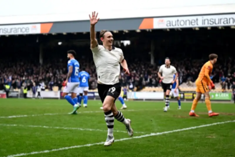 FA Cup: Đội Bóng Hạng Ba Tạo Nên Cơn Địa Chấn, Loại Đối Thủ Hạng Nhất