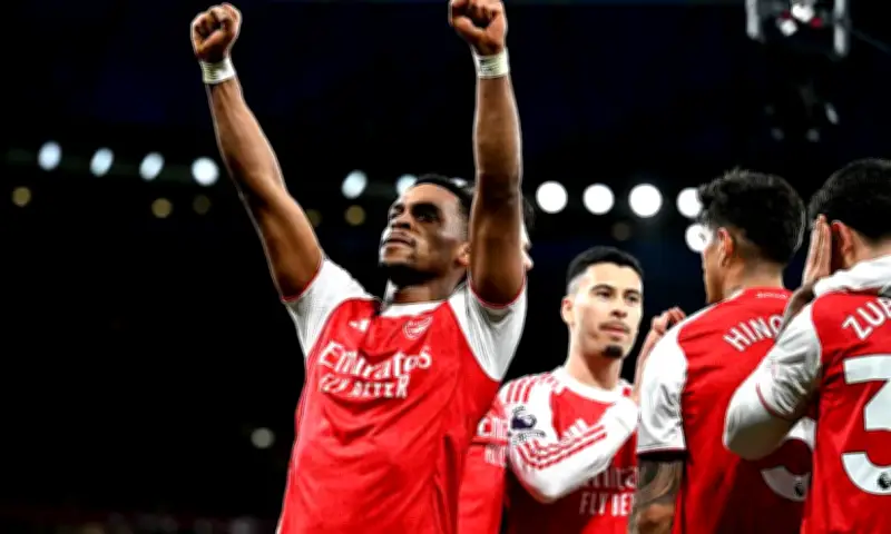 Gary Neville: Arsenal đối mặt 10 tuần đau đớn trong cuộc đua vô địch Ngoại hạng Anh