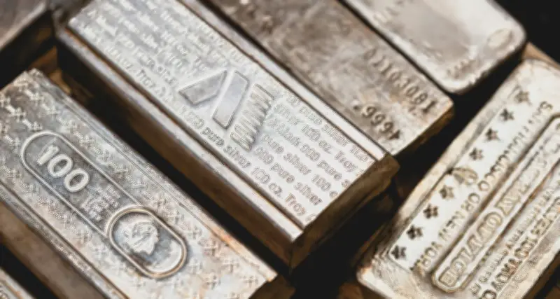 Giá bạc bật tăng mạnh ngày 5/3, thị trường quốc tế tăng hơn 2%