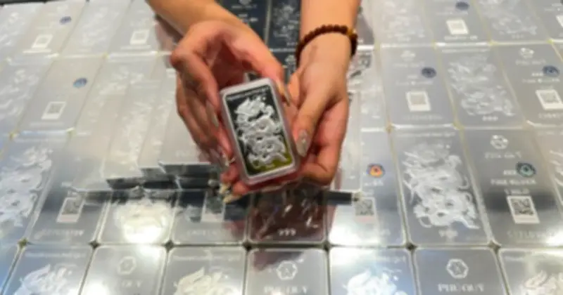 Giá bạc giảm nhẹ, duy trì trên 2,6 triệu đồng/lượng giữa căng thẳng địa chính trị