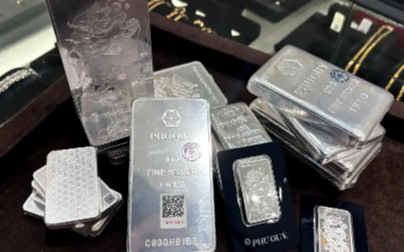 Giá bạc hôm nay phục hồi nhẹ, thị trường vẫn tiềm ẩn nhiều rủi ro