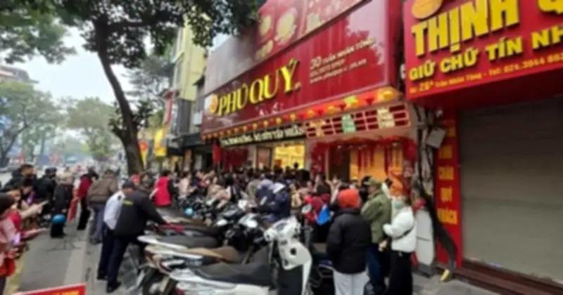 Giá bạc lao dốc gần 14,5% trong tuần, biến động mạnh theo thị trường thế giới