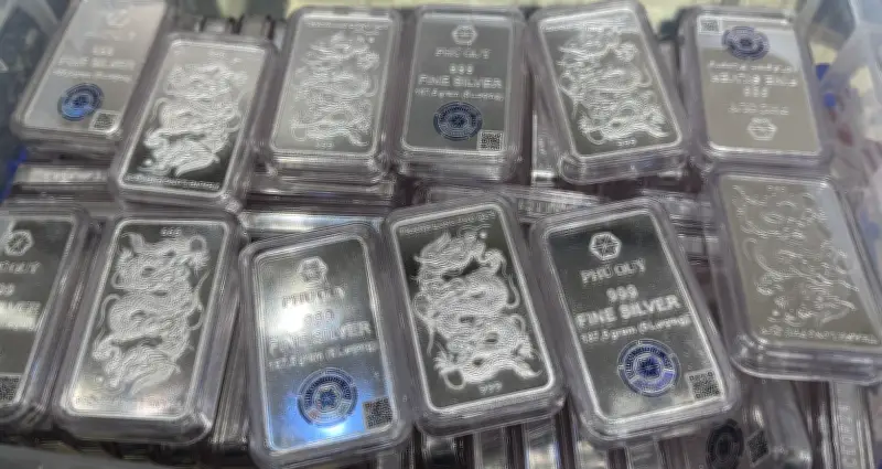 Giá bạc trong nước giảm mạnh 8-9 triệu đồng/kg, thế giới lao dốc 10%