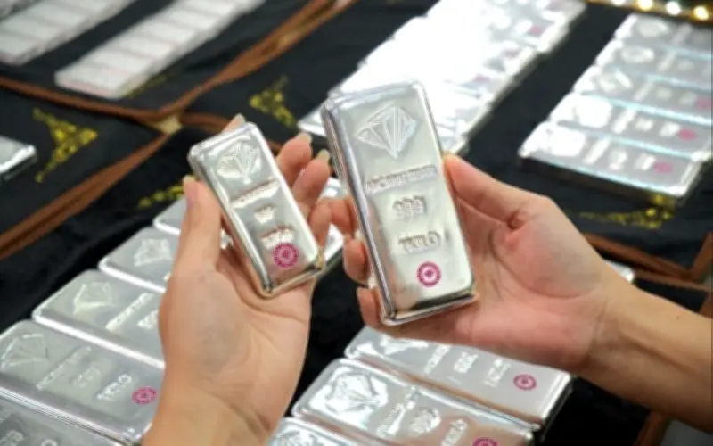 Giá bạc trong nước phục hồi mạnh sau cú giảm sâu, thị trường quốc tế cũng tăng trở lại