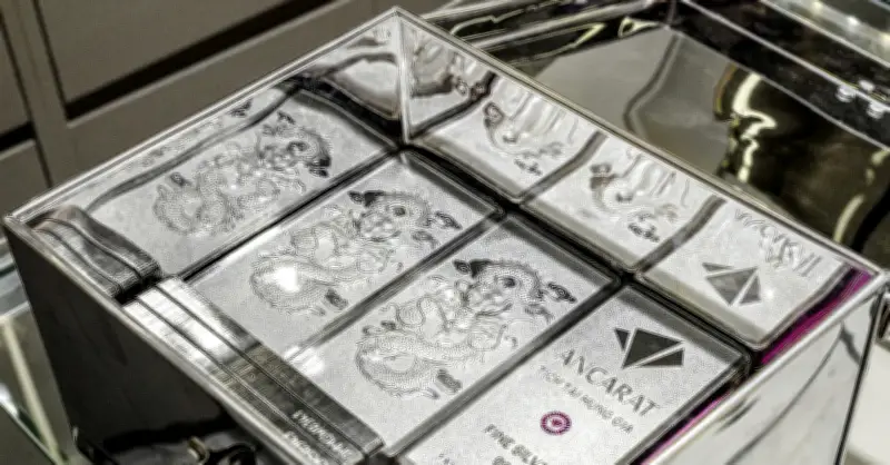 Giá bạc trong nước tăng mạnh cuối tuần, thị trường thế giới phục hồi nhẹ