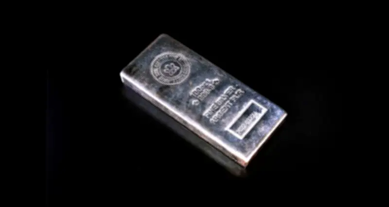 Giá bạc trong nước tăng mạnh ngày 10/3, thế giới giảm nhẹ do áp lực từ USD và Trung Đông