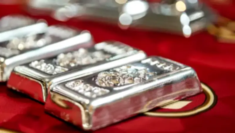 Giá Bạc Trong Nước Và Thế Giới Biến Động Mạnh, Nhà Đầu Tư Cần Thận Trọng