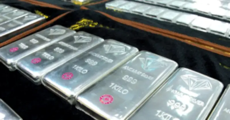 Giá bạc trong nước và thế giới lao dốc mạnh, giảm hơn 4 triệu đồng/kg