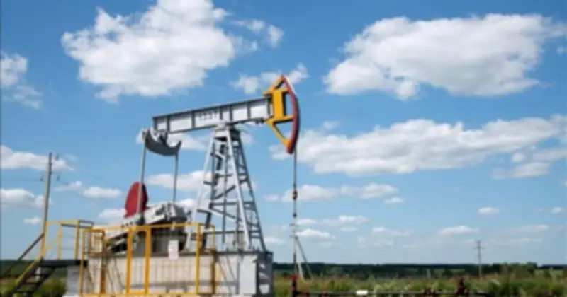 Giá dầu Brent tăng vọt 7% sau tuyên bố Iran đóng cửa eo biển Hormuz