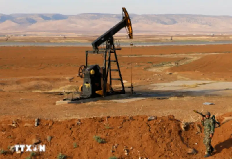 Giá dầu Brent vượt 113 USD/thùng sau động thái trừng phạt Iran của Mỹ