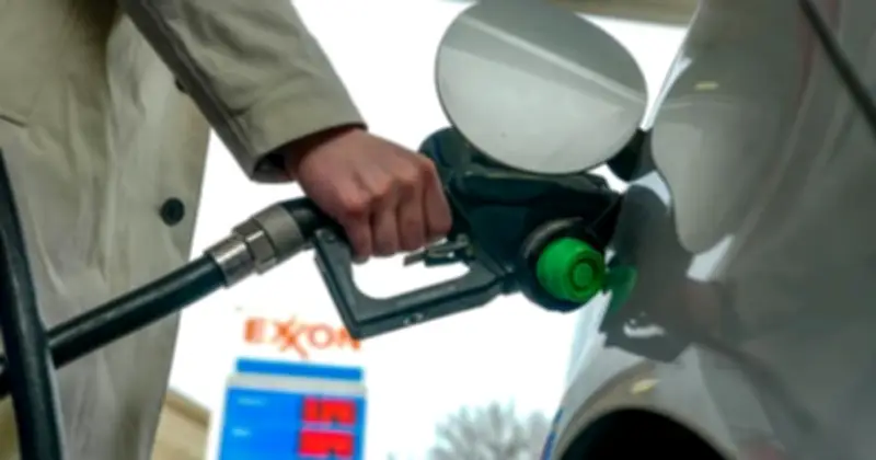 Giá dầu bứt phá vượt 100 USD/thùng, USD tăng mạnh do xung đột Iran