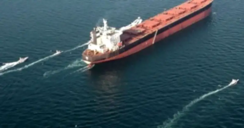 Giá dầu giảm mạnh sau tuyên bố của Trump về eo biển Hormuz, G7 họp khẩn