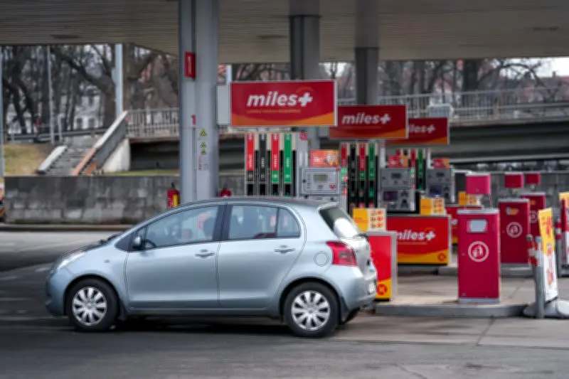 Giá dầu giảm nhẹ khi Mỹ tạm dừng hoạt động quân sự nhằm vào Iran