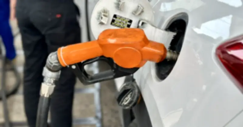 Giá dầu hôm nay tăng mạnh, vượt mốc 7.000 đồng mỗi lít