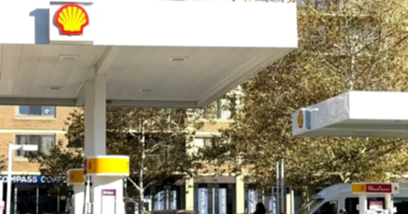 Giá dầu Mỹ vượt 80 USD/thùng khi xung đột Iran làm gián đoạn nguồn cung toàn cầu