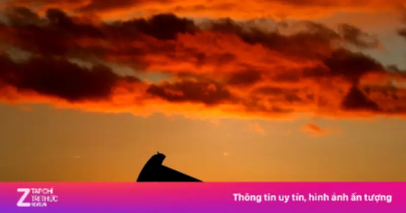 Giá dầu thô bật tăng hơn 2% do lo ngại nguồn cung từ eo biển Hormuz