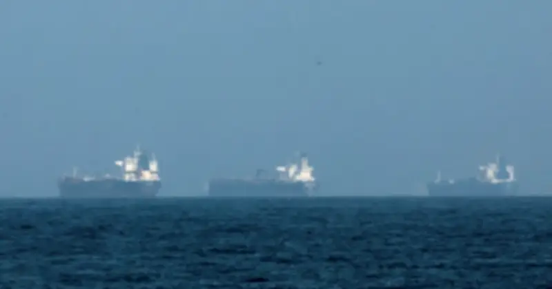 Giá dầu thế giới biến động dữ dội, vọt đỉnh rồi lao dốc sau tuyên bố của ông Trump