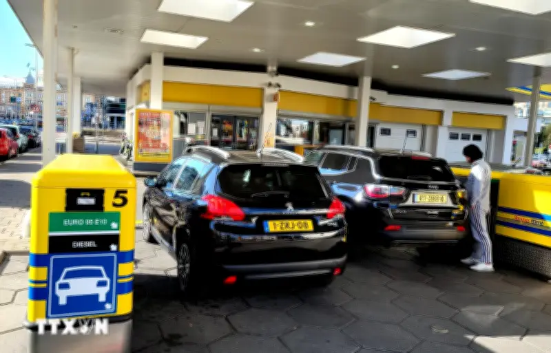 Giá dầu thế giới tăng gần 6% lo ngại xung đột Trung Đông leo thang