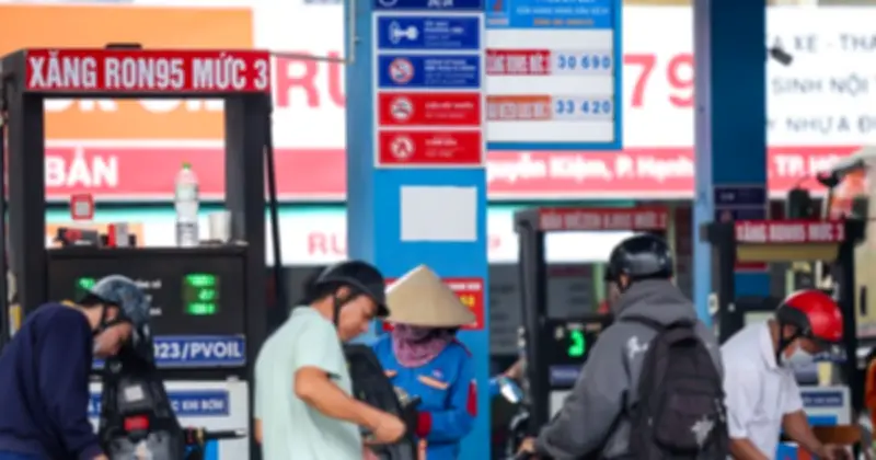 Giá dầu thế giới tăng mạnh, lo ngại căng thẳng địa chính trị leo thang