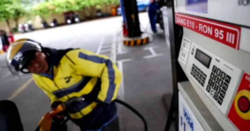 Giá dầu thế giới tăng vọt, áp lực lên giá xăng trong nước chiều nay