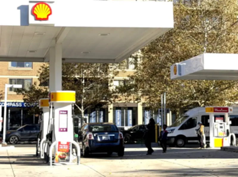 Giá dầu thô Mỹ vượt 80 USD/thùng do căng thẳng Iran leo thang