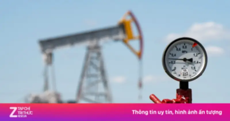 Giá Dầu Thô Thế Giới Vượt 100 USD/Thùng Bất Chấp Kế Hoạch Xả Kho Dự Trữ Kỷ Lục