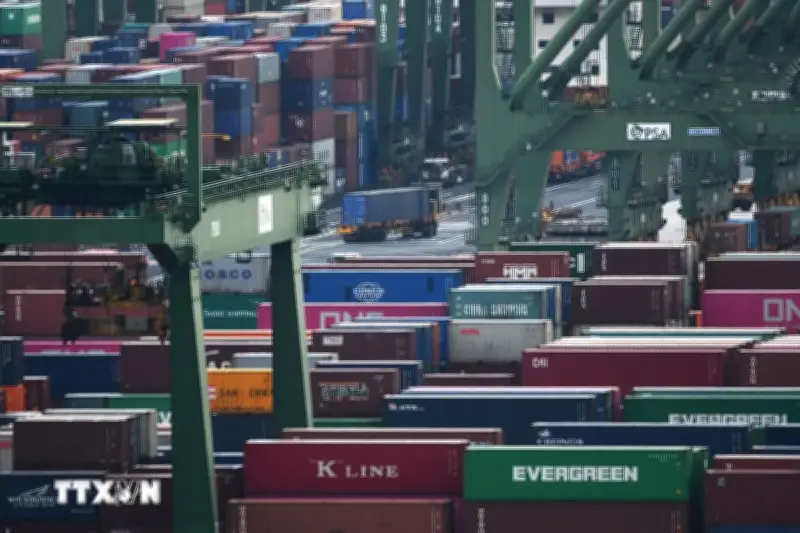 Giá dầu tăng cao tác động dây chuyền đến nền kinh tế Singapore