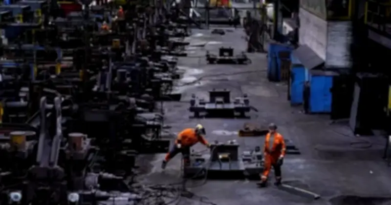 Giá dầu tăng mạnh, vàng trượt ngưỡng an toàn giữa căng thẳng Trung Đông