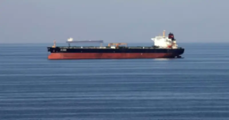 Giá dầu tăng vọt 13% sau căng thẳng Trung Đông, đe dọa đứt gãy chuỗi cung ứng toàn cầu