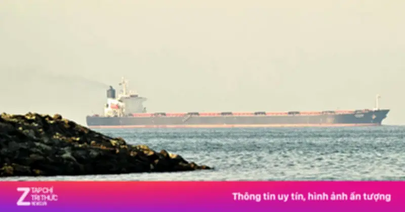 Giá dầu tăng vọt, Mỹ cân nhắc hộ tống tàu qua eo biển Hormuz giữa căng thẳng