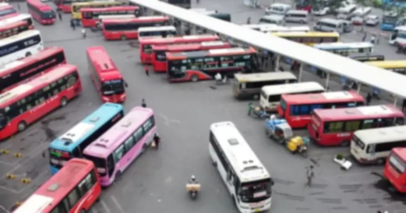 Giá dầu tăng vọt, nhiều nhà xe lớn buộc phải cắt giảm chuyến và tạm dừng điểm trung chuyển