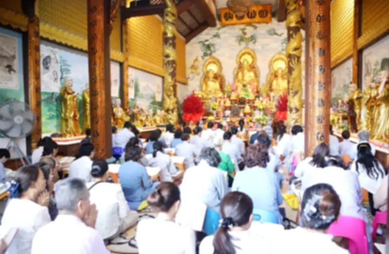 Giữ gìn bản sắc văn hóa Việt tại Lào trong dịp Rằm tháng Giêng