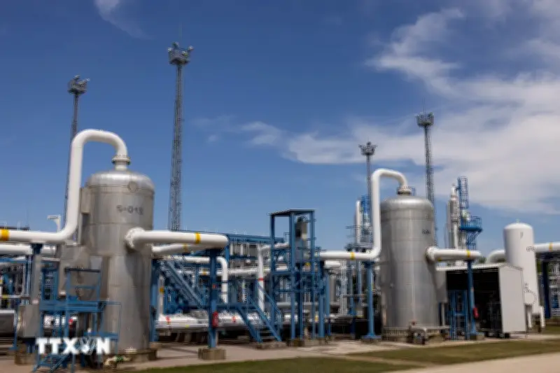 Giá khí đốt tại châu Âu tăng vọt 30% sau cơn sốt giá dầu