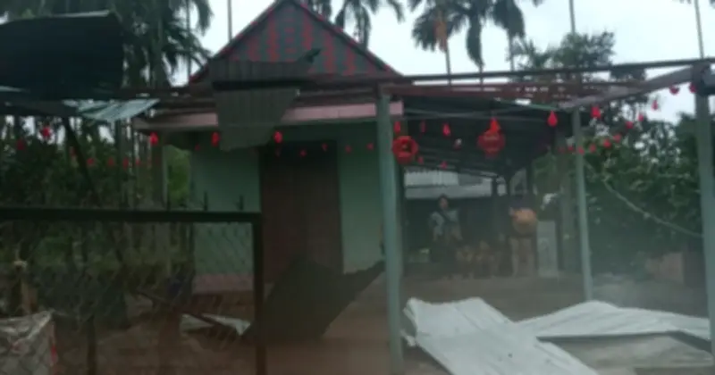 Gió Lốc Tàn Phá Xã Ba Vì, Quảng Ngãi: Hàng Trăm Nhà Bị Tốc Mái