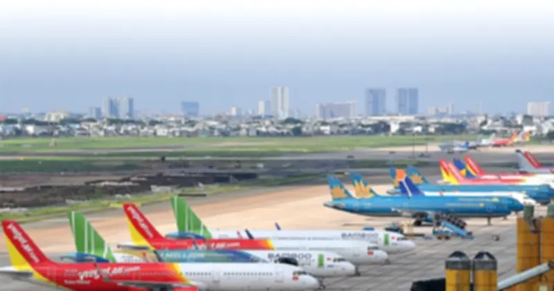 Giá nhiên liệu máy bay tăng vọt, hãng hàng không đối mặt nguy cơ 'càng bay càng lỗ'