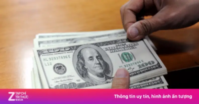 Giá USD tại ngân hàng tăng kịch trần, thị trường tự do giảm nhẹ