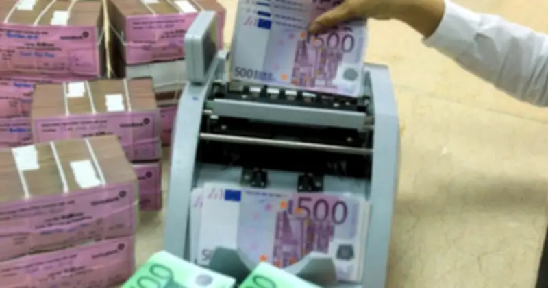 Giá USD tăng mạnh, Euro và Yen Nhật giảm sâu trong tuần qua