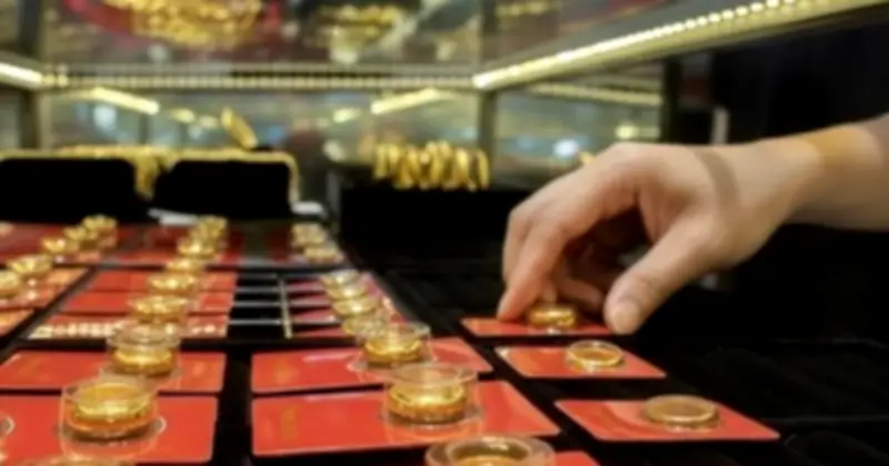 Giá vàng lao dốc mạnh, mất hơn 50 USD/ounce trong phiên giao dịch