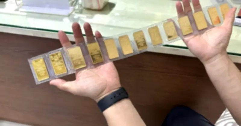 Giá vàng SJC bất ngờ đảo chiều giảm mạnh, USD tăng vọt trên thị trường