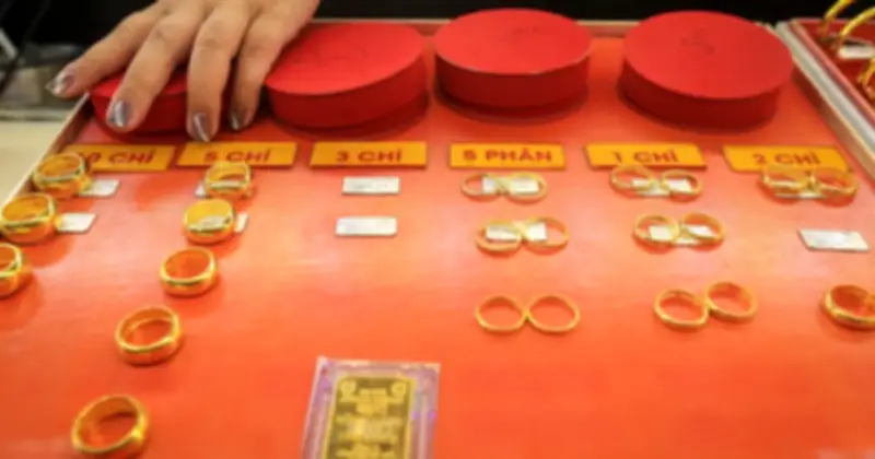 Giá vàng SJC giữ nguyên, chênh lệch với thế giới gần 24 triệu đồng mỗi lượng