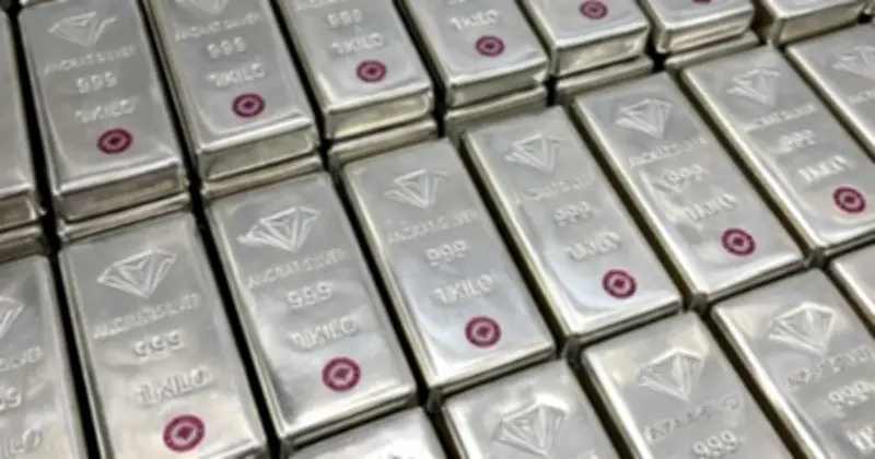 Giá vàng SJC giảm mạnh 8,4 triệu đồng/lượng, bạc rớt sâu hơn 16 triệu đồng/kg