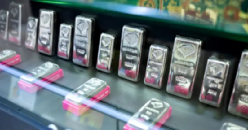 Giá vàng SJC giảm mạnh, bạc tăng trái chiều trên thị trường trong nước