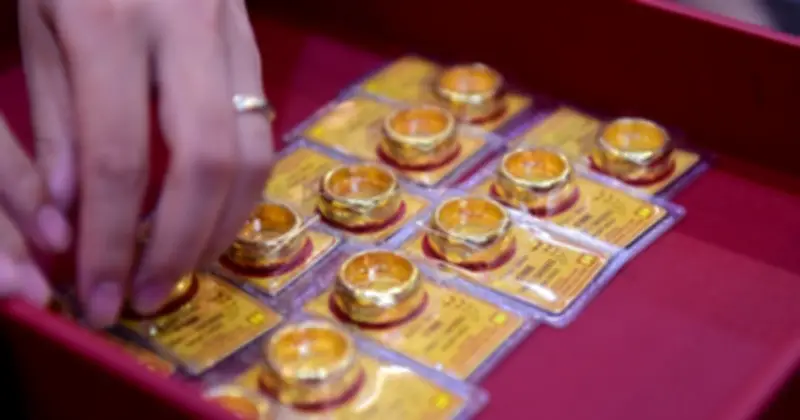 Giá vàng SJC lao dốc, nhà đầu tư lỗ nặng hàng chục triệu đồng mỗi lượng