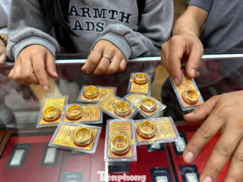Giá vàng SJC tăng mạnh sau Vía Thần tài, thị trường 'chợ đen' chênh lệch cao