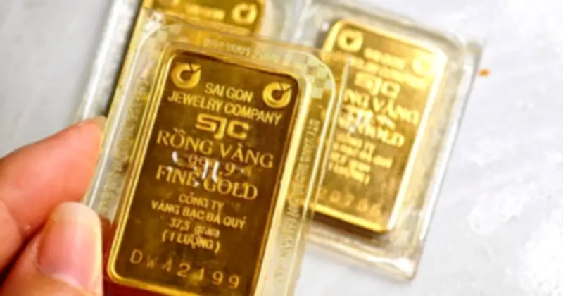 Giá vàng SJC vẫn cao hơn thế giới 30 triệu đồng/lượng, lãi suất tiết kiệm tăng vọt