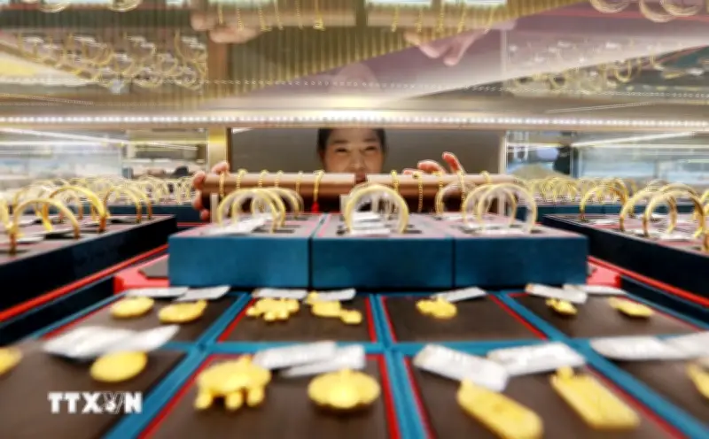 Giá vàng thế giới giảm mạnh hơn 5%, chạm ngưỡng gần 5.000 USD/ounce