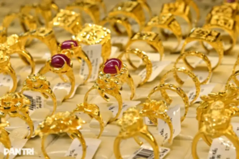 Giá vàng thế giới lao dốc mạnh, mất hàng trăm USD sau chuỗi tăng kéo dài