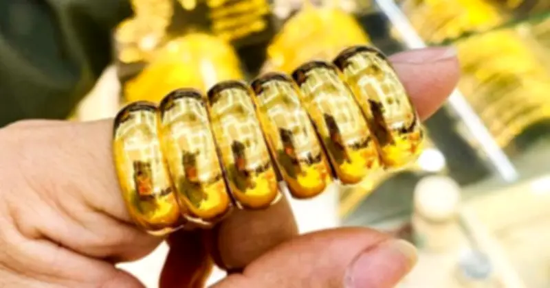 Giá vàng thế giới sập mạnh từ đỉnh cao, mất hơn 200 USD/ounce trong 24 giờ