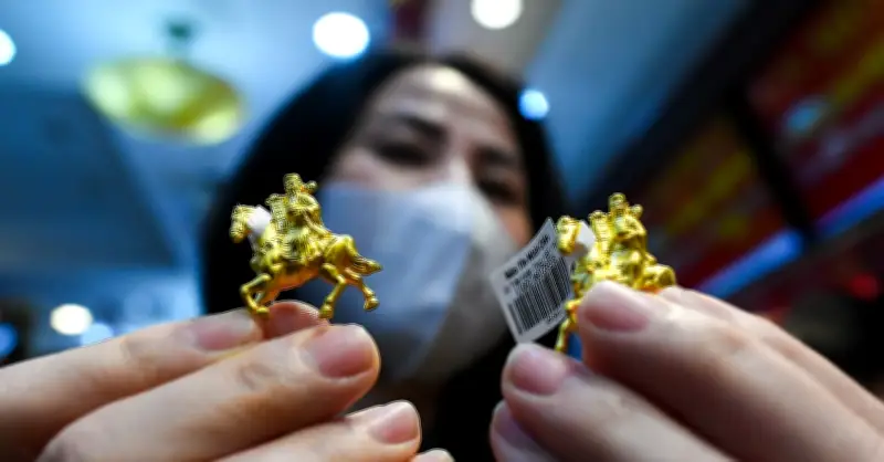 Giá vàng thế giới vượt 5.000 USD/ounce, trong nước giảm mạnh giữa lo ngại đình lạm