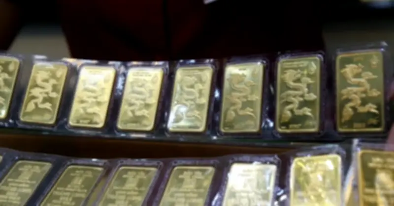 Giá vàng tiếp tục lao dốc, giảm mạnh trong ngày thứ ba liên tiếp